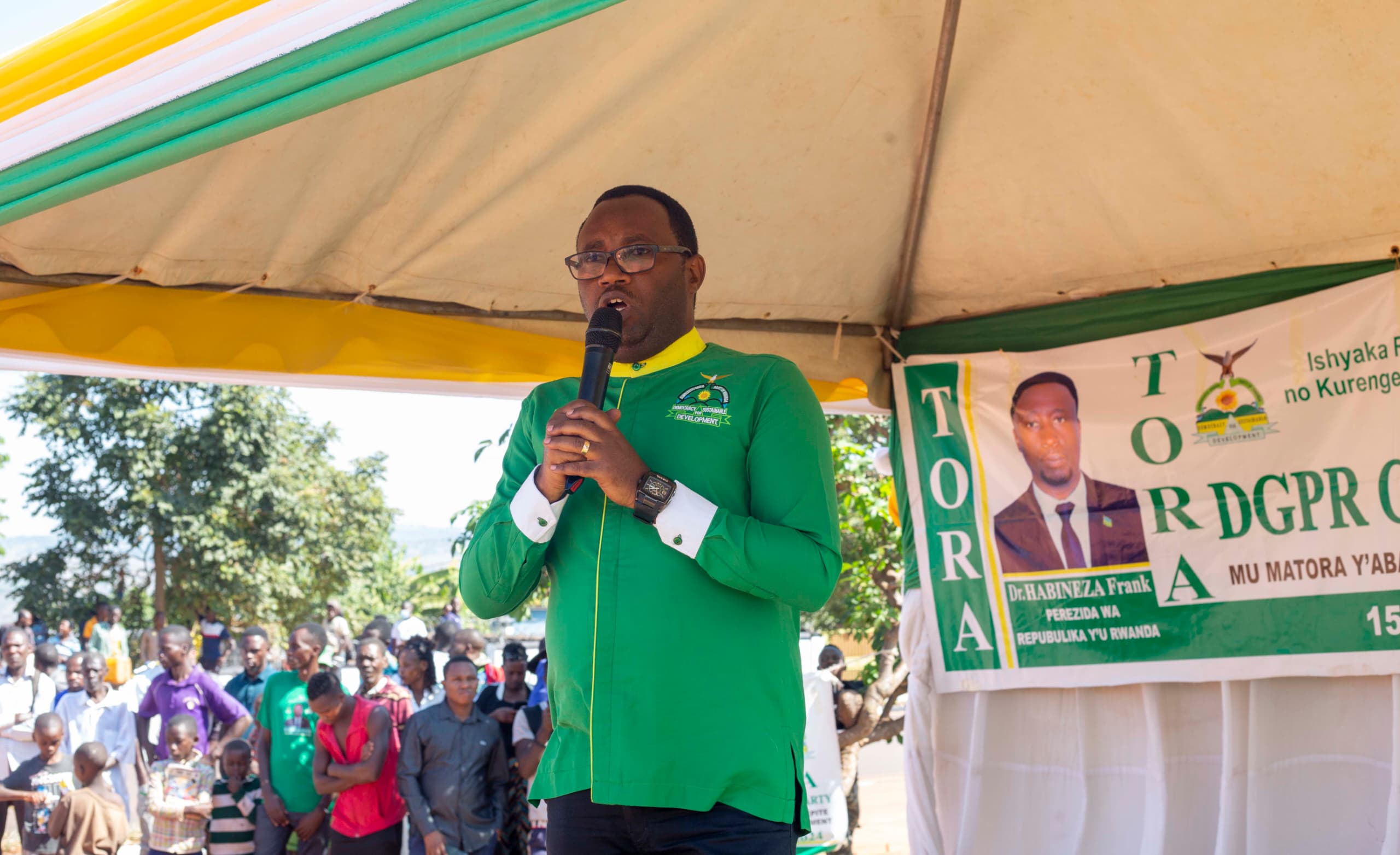 Hon Jean Claude Ntezimana ubwo yari mu gikorwa cyo kwamama kandida perezida Hon Frank Habineza no kwamamaza abakandida depite 50 bari bahagarariye Democratic Green Party of Rwanda (Greenparty